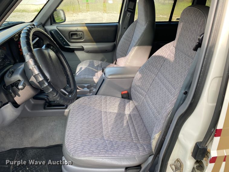 image for item HE9758 1998 Jeep Cherokee  SUV