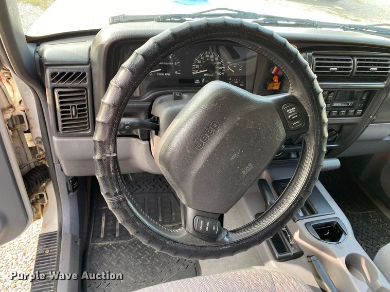 image for item HE9758 1998 Jeep Cherokee  SUV