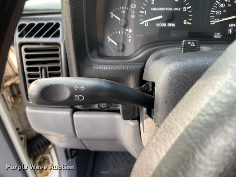 image for item HE9758 1998 Jeep Cherokee  SUV