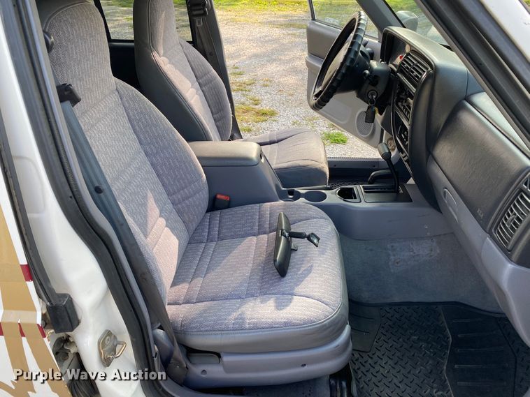 image for item HE9758 1998 Jeep Cherokee  SUV