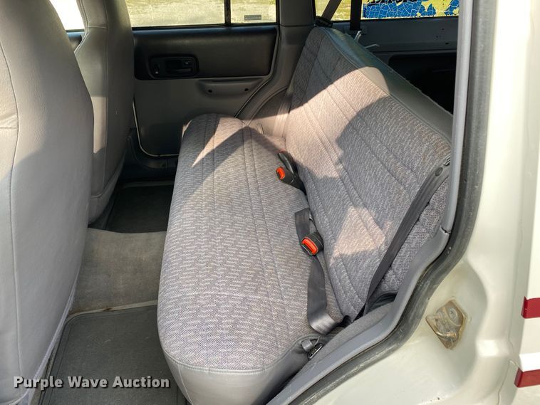 image for item HE9758 1998 Jeep Cherokee  SUV