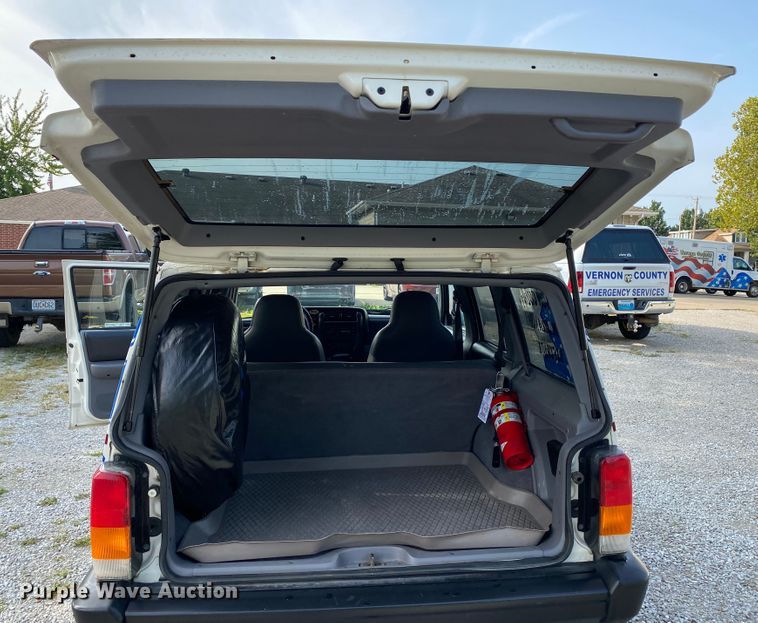 image for item HE9758 1998 Jeep Cherokee  SUV