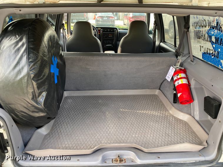 image for item HE9758 1998 Jeep Cherokee  SUV