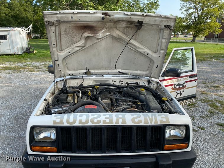 image for item HE9758 1998 Jeep Cherokee  SUV