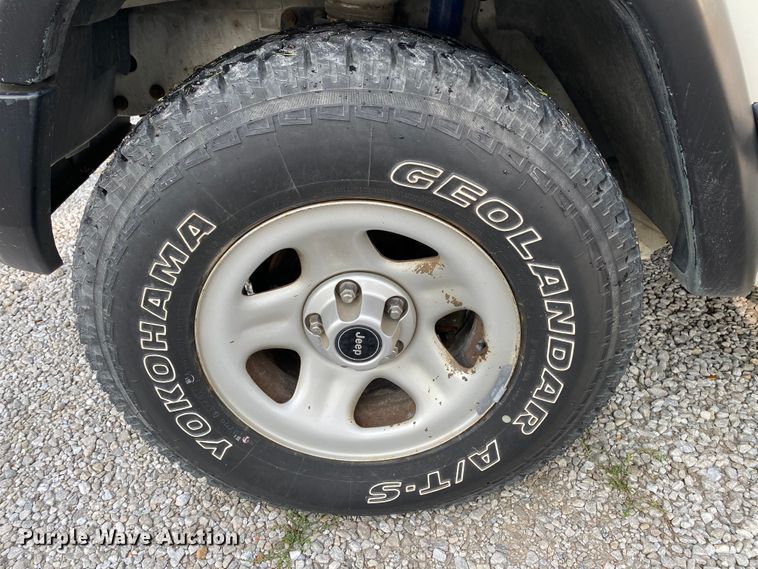 image for item HE9758 1998 Jeep Cherokee  SUV