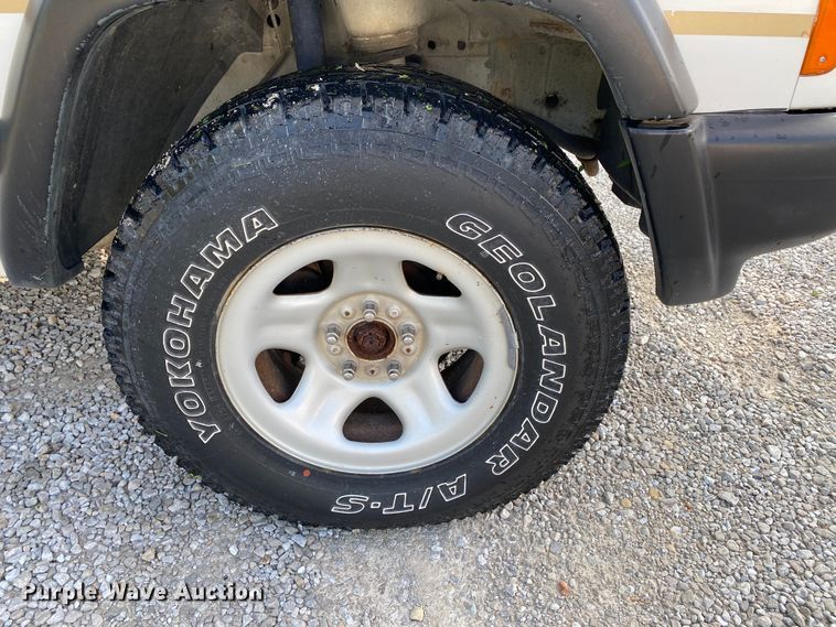 image for item HE9758 1998 Jeep Cherokee  SUV