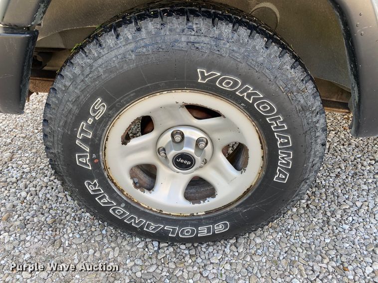 image for item HE9758 1998 Jeep Cherokee  SUV