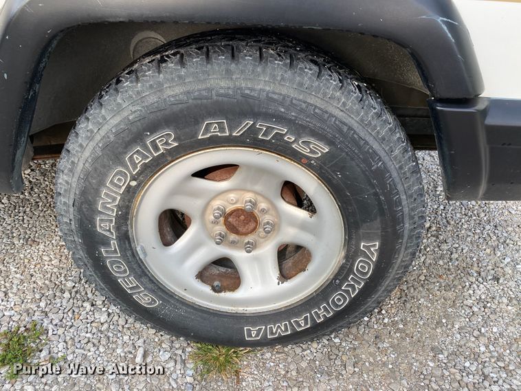 image for item HE9758 1998 Jeep Cherokee  SUV