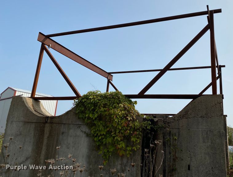 image for item HE9768 (2) steel spreader hanger racks