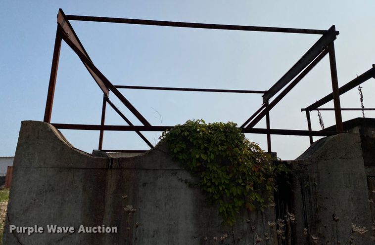 image for item HE9768 (2) steel spreader hanger racks