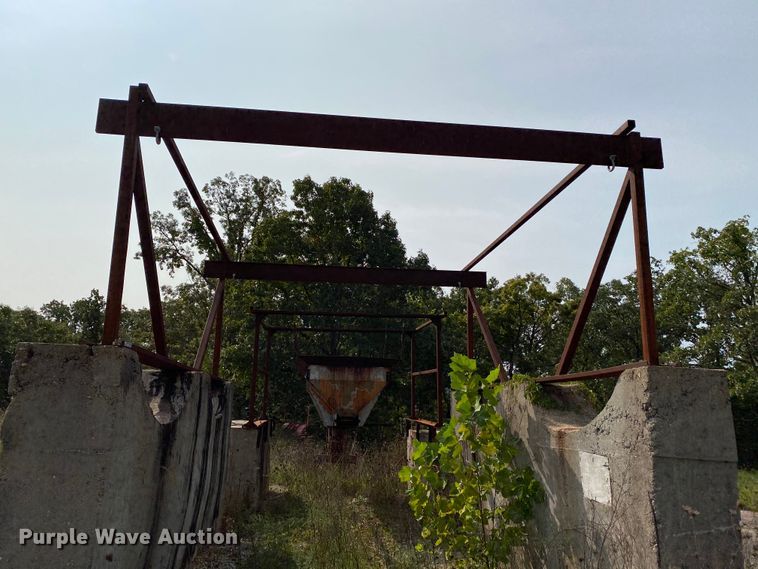 image for item HE9768 (2) steel spreader hanger racks