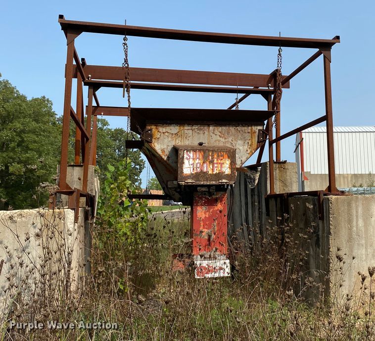 image for item HE9768 (2) steel spreader hanger racks