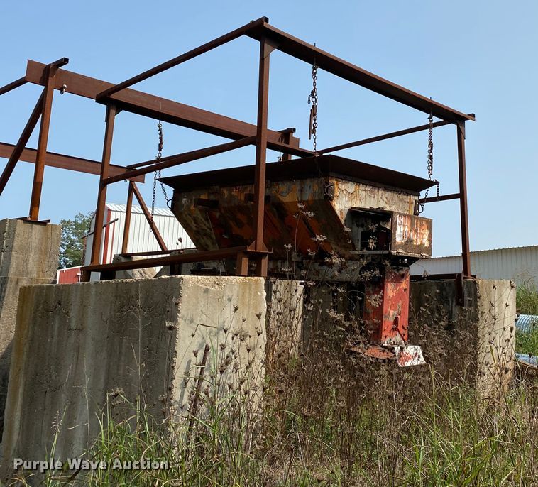 image for item HE9768 (2) steel spreader hanger racks