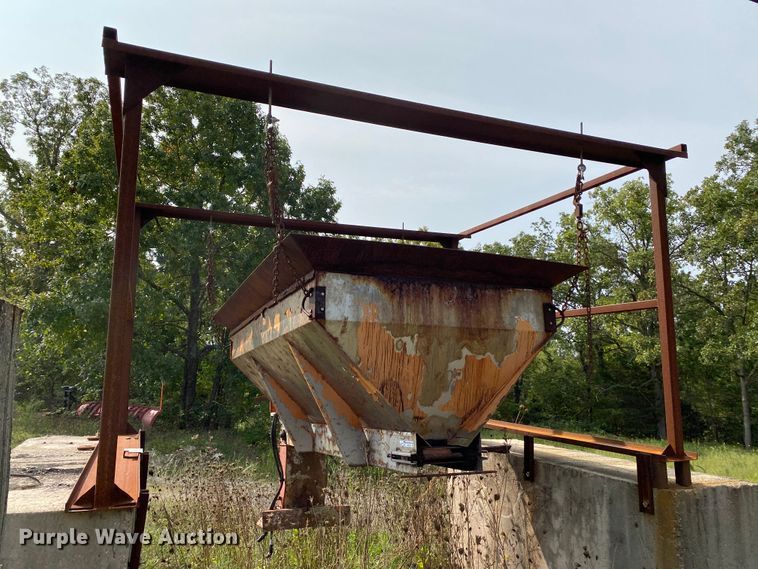 image for item HE9768 (2) steel spreader hanger racks