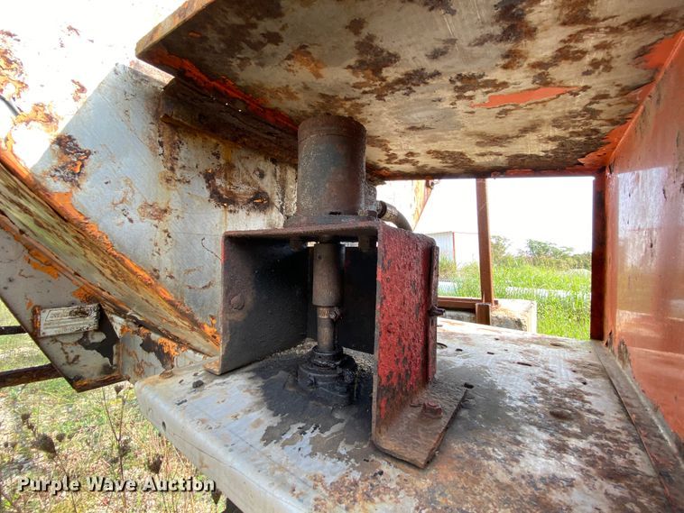 image for item HE9769 Henderson 8X409SS spreader