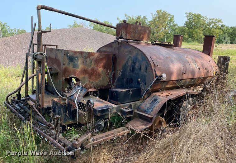 image for item HE9772 Oil distributor trailer