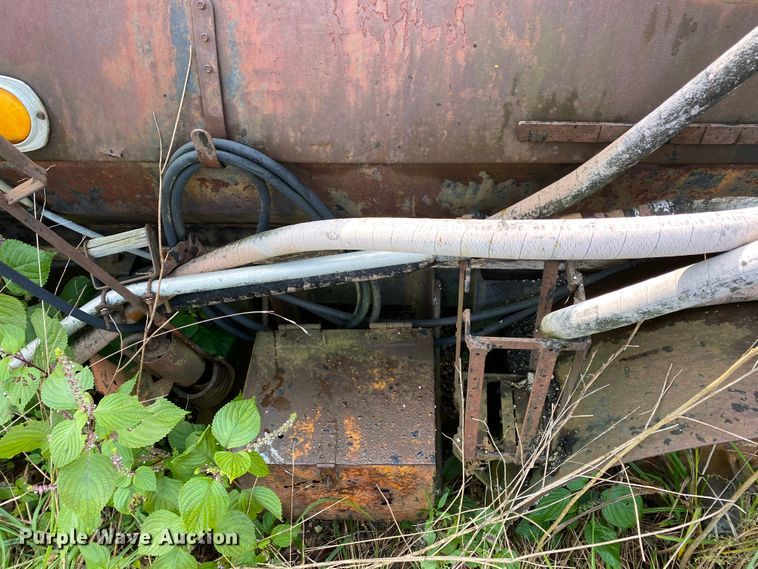 image for item HE9772 Oil distributor trailer