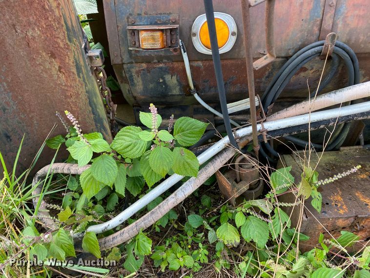 image for item HE9772 Oil distributor trailer