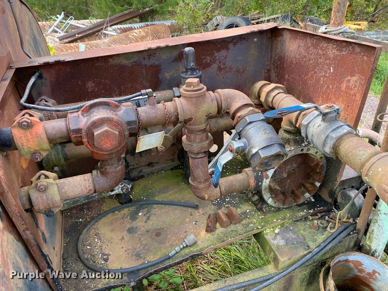 image for item HE9772 Oil distributor trailer