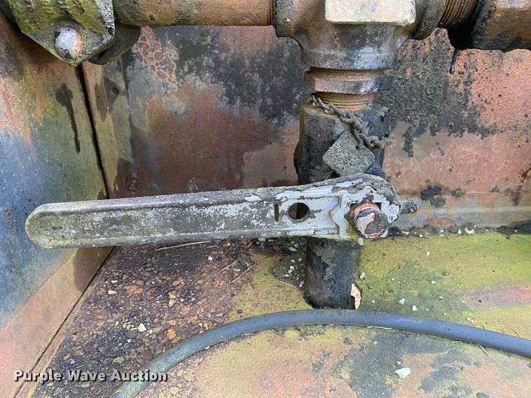 image for item HE9772 Oil distributor trailer