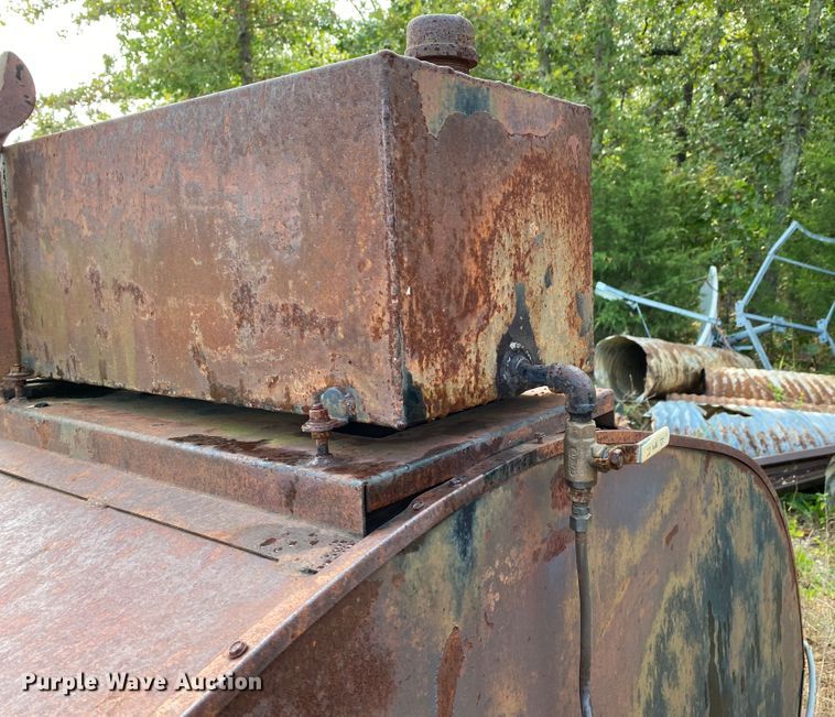 image for item HE9772 Oil distributor trailer