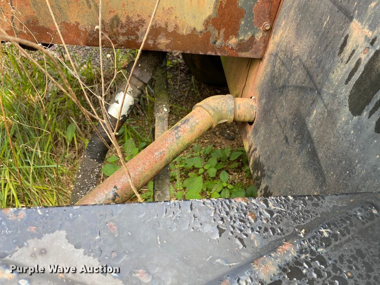 image for item HE9772 Oil distributor trailer