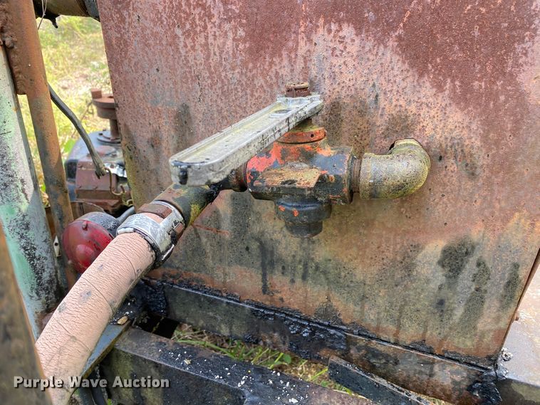 image for item HE9772 Oil distributor trailer