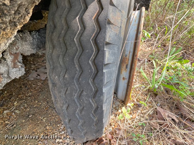 image for item HE9772 Oil distributor trailer