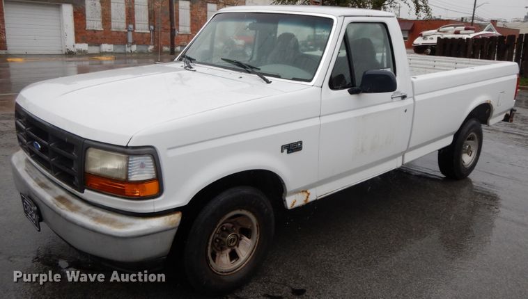 image for item HJ9641 1995 Ford F150 XL  pickup truck