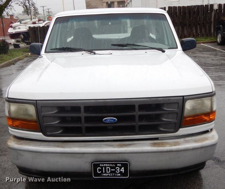 image for item HJ9641 1995 Ford F150 XL  pickup truck