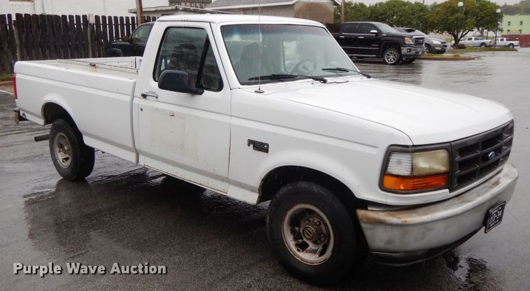 image for item HJ9641 1995 Ford F150 XL  pickup truck