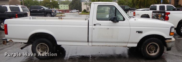 image for item HJ9641 1995 Ford F150 XL  pickup truck