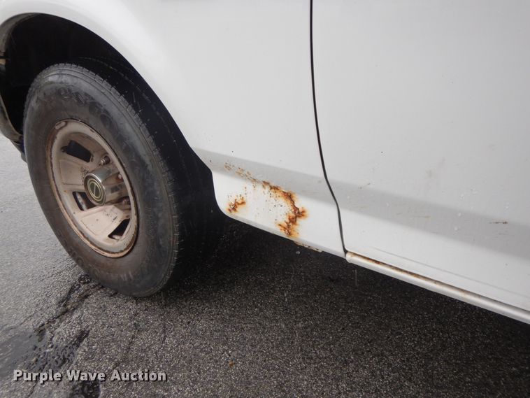 image for item HJ9641 1995 Ford F150 XL  pickup truck