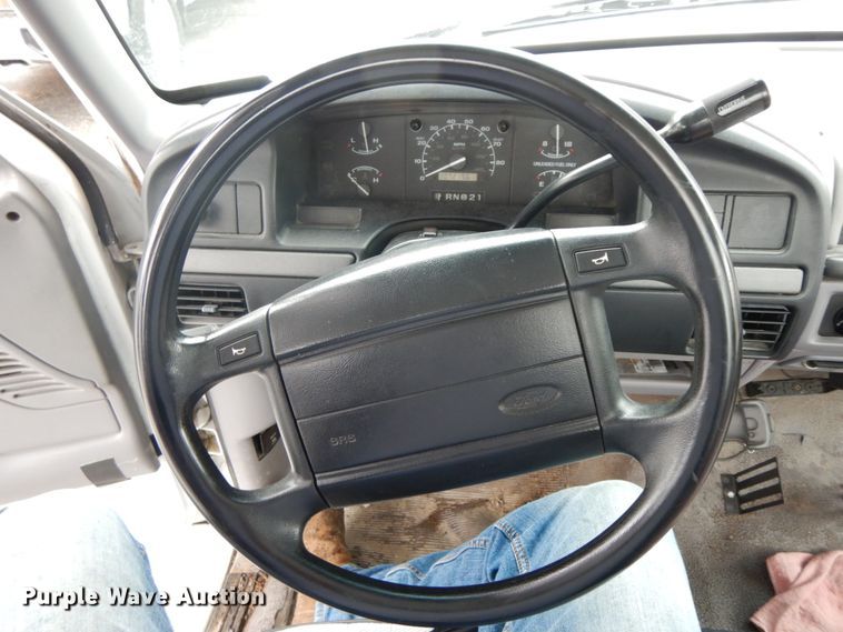 image for item HJ9641 1995 Ford F150 XL  pickup truck