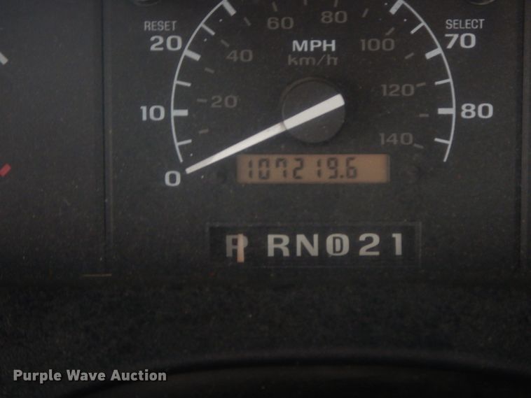 image for item HJ9641 1995 Ford F150 XL  pickup truck