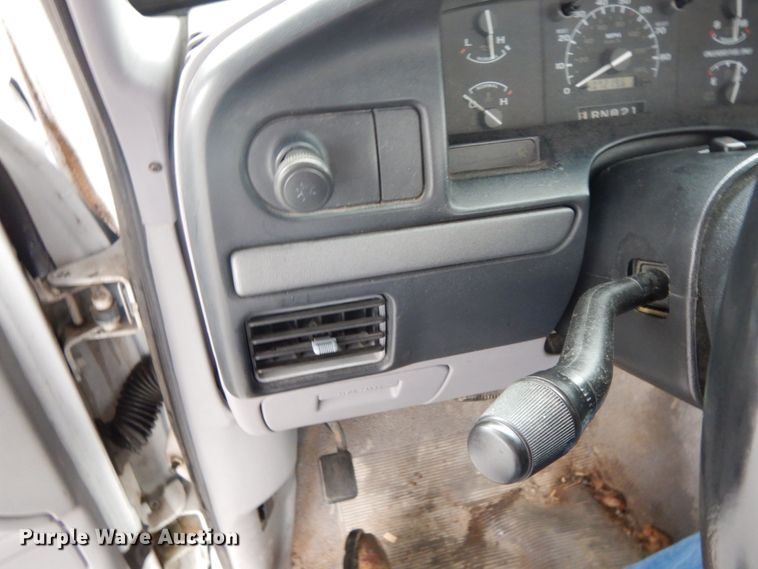 image for item HJ9641 1995 Ford F150 XL  pickup truck