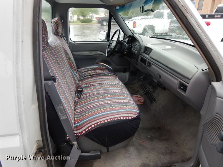 image for item HJ9641 1995 Ford F150 XL  pickup truck