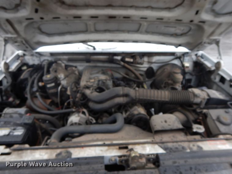 image for item HJ9641 1995 Ford F150 XL  pickup truck