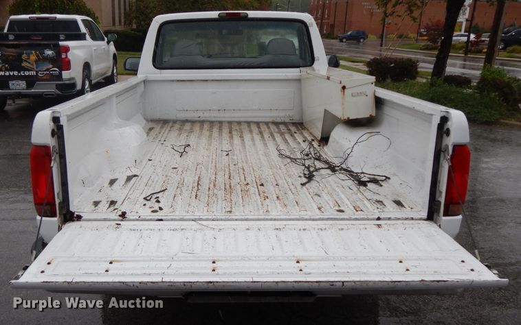 image for item HJ9641 1995 Ford F150 XL  pickup truck