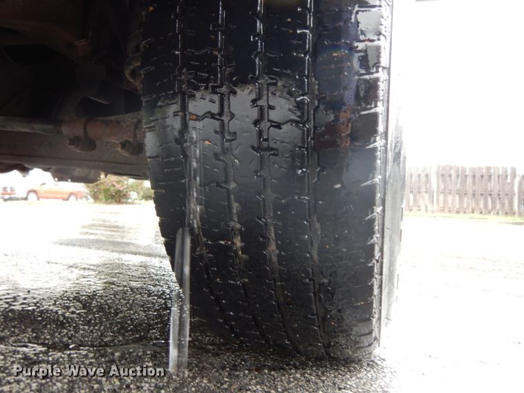 image for item HJ9641 1995 Ford F150 XL  pickup truck