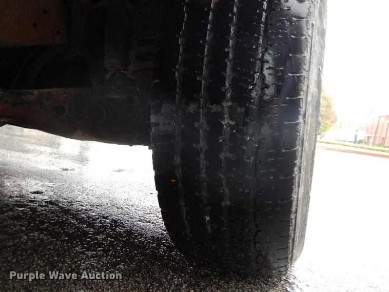 image for item HJ9641 1995 Ford F150 XL  pickup truck