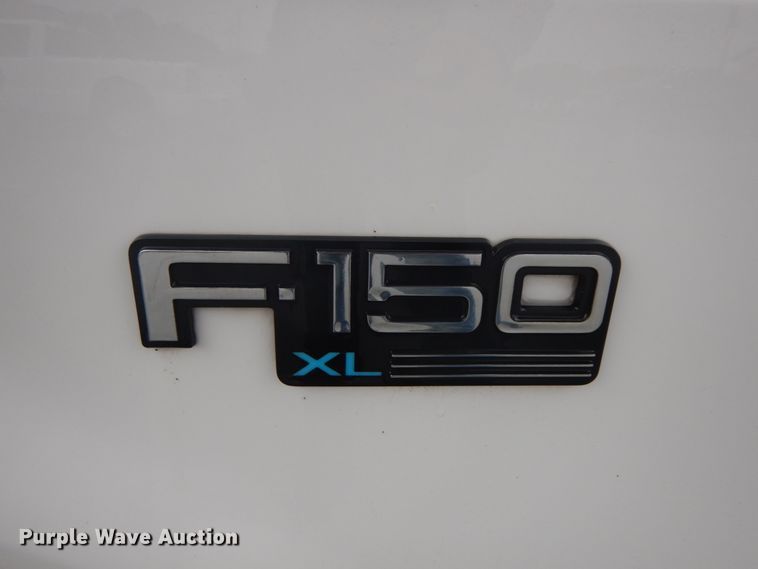 image for item HJ9641 1995 Ford F150 XL  pickup truck