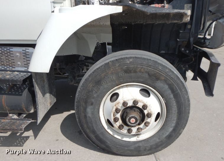 image for item HJ9695 2009 International WorkStar 7400  dump truck