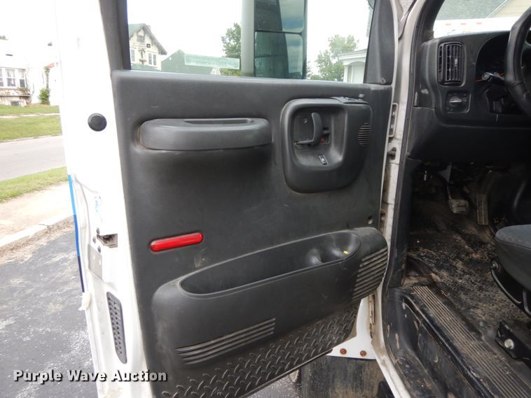 image for item HJ9698 2007 GMC C5500  box truck