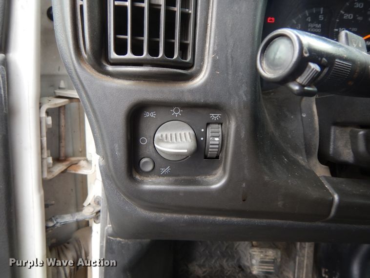 image for item HJ9698 2007 GMC C5500  box truck