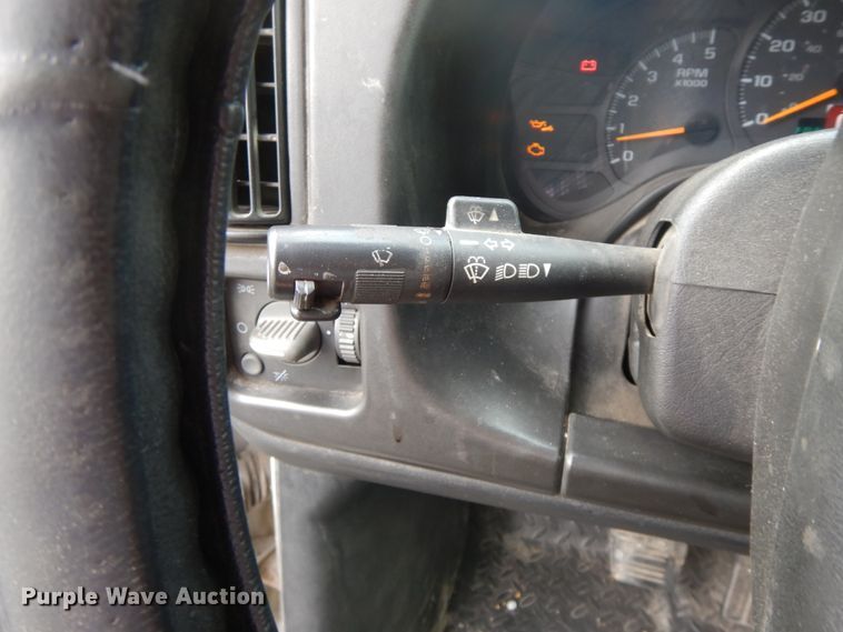 image for item HJ9698 2007 GMC C5500  box truck