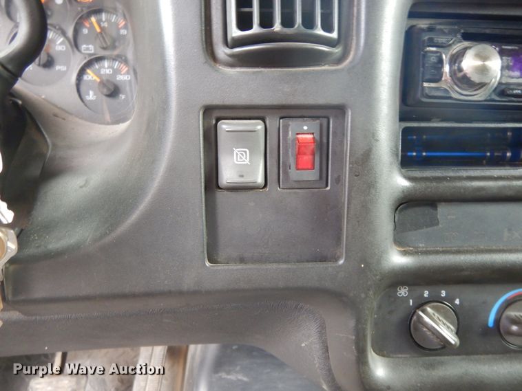 image for item HJ9698 2007 GMC C5500  box truck