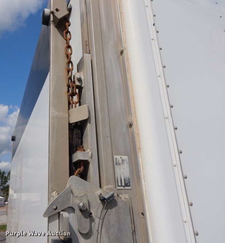 image for item HJ9698 2007 GMC C5500  box truck