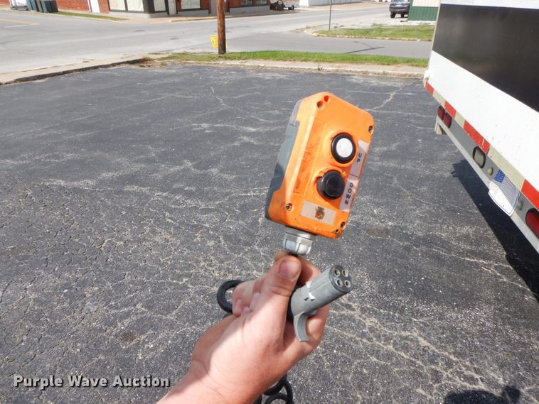 image for item HJ9698 2007 GMC C5500  box truck