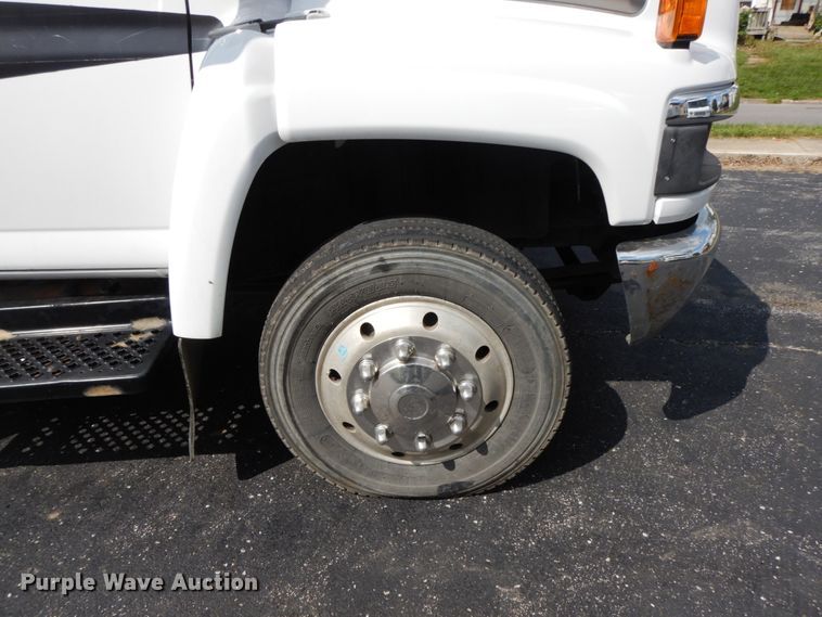 image for item HJ9698 2007 GMC C5500  box truck